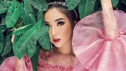 Gaun Tembus Pandang Gisel yang Jadi Sorotan