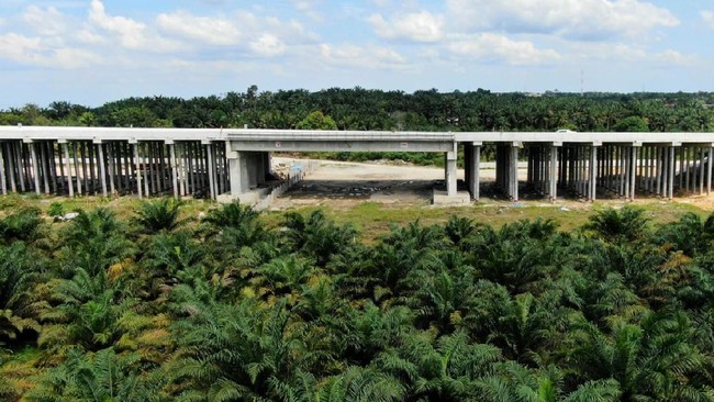 PT Waskita Toll Road melalui Badan Usaha Jalan Tol (BUJT) PT Waskita Bumi Wira memberlakukan tarif tol Krian-Legundi-Bunder-Manyar (KLBM) Minggu (13/12).