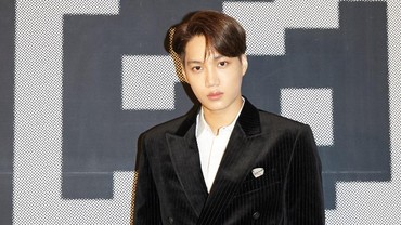 img-title Bangga! Kai EXO Pakai Kaus dari Fans Indonesia Saat Tampil di 'I Live Alone'