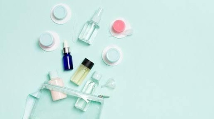 Anti Ribet, Ini 3 Produk Skincare yang Wajib Dibawa Saat Traveling