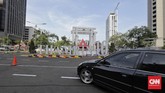 FOTO: Layanan Drive Thru Wisata Kuliner demi Cegah Kerumunan Pengelola restoran di kawasan Thamrin, Jakarta Pusat menerapkan layanan drive thru demi mencegah potensi kerumunan yang berisiko menyebarkan virus corona.
