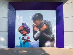 Melihat Mural Chadwick Boseman yang Terpampang di Disneyland