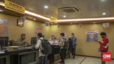 FOTO: Pemerintah Ubah Masa Berlaku Paspor Jadi 10 Tahun Pemerintah menerbitkan aturan baru soal masa berlaku paspor. Nantinya, masa berlaku paspor yang sebelumnya lima tahun menjadi 10 tahun.