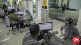FOTO: Pemerintah Ubah Masa Berlaku Paspor Jadi 10 Tahun Pemerintah menerbitkan aturan baru soal masa berlaku paspor. Nantinya, masa berlaku paspor yang sebelumnya lima tahun menjadi 10 tahun.