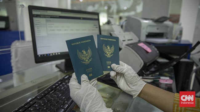 Fasilitas yang masih tergolong baru ini adalah 'Same Day Service', sebuah layanan yang memungkinkan proses pembuatan paspor dilakukan dengan lebih cepat.