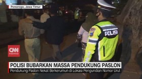 VIDEO: Polisi Bubarkan Massa Pendukung Paslon