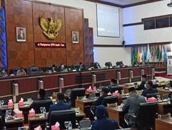 Nova Iriansyah Hadiri Sidang Interpelasi, DPRA Bahas Proyek Multiyears-Corona