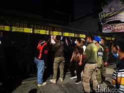 Tempat Karaoke di Surabaya Nekat Buka, 35 Orang Dites Urine dan Rapid Test