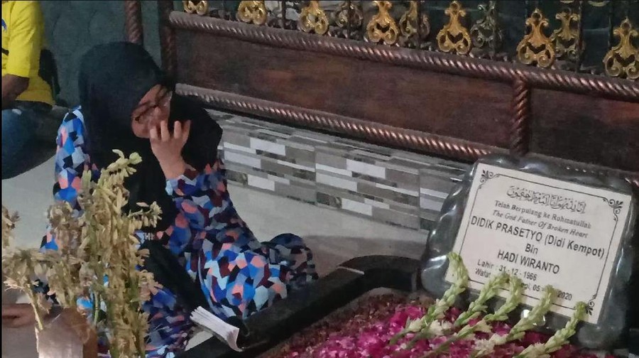 Saputri istri Didi Kempot