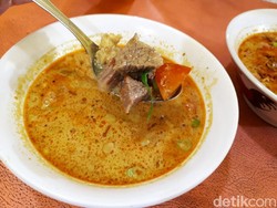 Daging Sapi Dalam Rendaman Kuah Santan Enak Ini Ada di Roxy