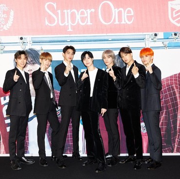 Penampilan Tampan Personel SuperM di Perilisan Album 'Super One'