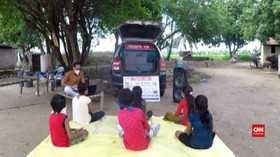 VIDEO: Guru Rela Ubah Mobil Jadi Sekolah Digital Berjalan
