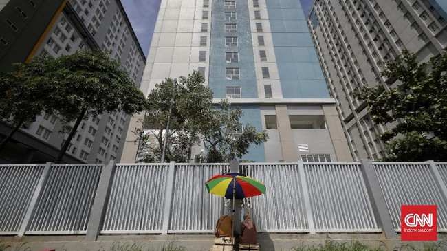 Polisi menetapkan pasien covid-19 sebagai tersangka kasus mesum sesama jenis di Wisma Atlet Kemayoran.
