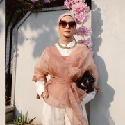 Blouse Organza Hingga Tunik, 7 Atasan untuk Kondangan yang Simpel Tapi Mewah!