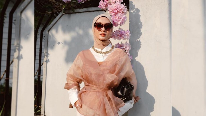 Blouse Organza Hingga Tunik, 7 Atasan untuk Kondangan yang Simpel Tapi Mewah!