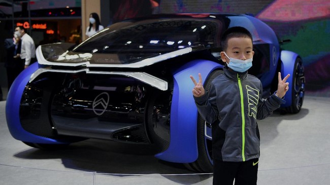 Antusiasme pengunjung tetap tinggi meski pameran tidak banyak memamerkan mobil keluaran perusahaan mancanegara.