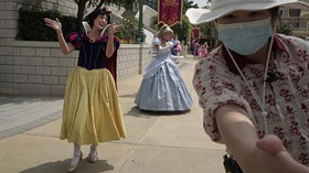 Disneyland California Jadi Tempat Vaksinasi Covid-19