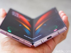 Ponsel Layar Lipat Tawarkan Fleksibilitas Maksimal
