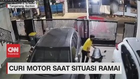 VIDEO: Kawanan Pencuri Beraksi Saat Situasi Ramai