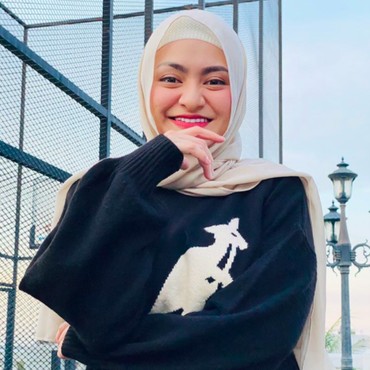 Jadi Mualaf & Unggah Foto Berhijab, Nathalie Holscher Hapus Foto Masa Lalu