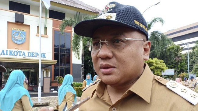 Wakil Wali Kota Depok Pradi Supriatna dinyatakan positif covid-19. Pradi sempat disuntik vaksin sebelum dinyatakan covid melalui tes PCR.