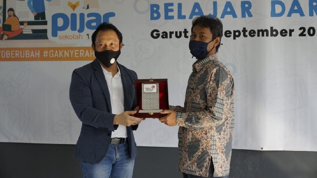 Layanan aplikasi pembelajaran jarak jauh milik PT Telkom Indonesia, Pijar Sekolah, terbukti dapat menjadi solusi operasional sekolah di tengah pandemi Covid-19.