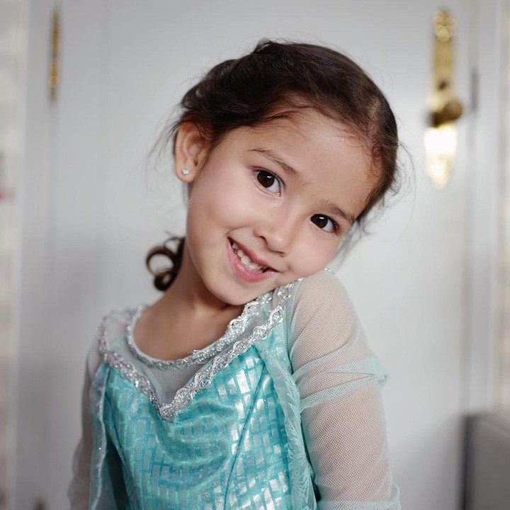 <p>Berpose dengan kostume princess seperti ini, Seraphina imut dan cantik banget ya, Bunda. Bikin gemas! (Foto: Instagram @yaswildblood)</p>
