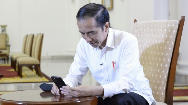 Presiden Jokowi disebut-sebut menawarkan PAN masuk kabinet agar turut menolak Revisi UU Pemilu.