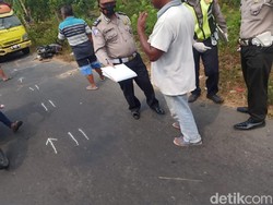 Emak-emak Nekat Boncengan 4 Tabrak Truk di Jombang, 2 Korban Tewas