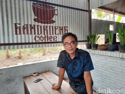 Kisah Hidup Cak Inam, Rangkul Para Eks Napi Teroris di Warung Kopi