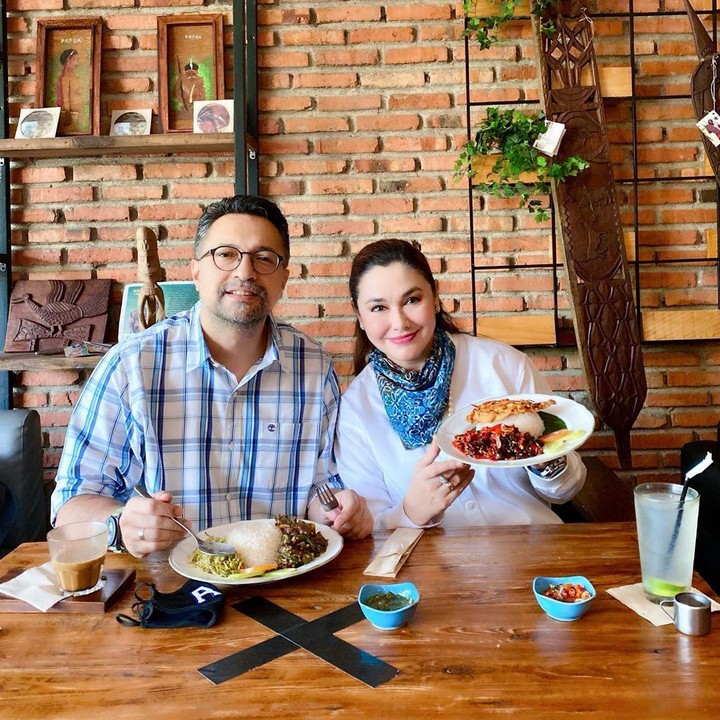 <p>Keduanya juga saling menghormati dan menghargai keyakinan masing-masing yang berbeda. (Foto: Instagram @alenia259)</p>