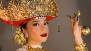 img-title Nikita Willy Ngakak Lihat Wajahnya 12 Tahun Lalu, Ada Apa?