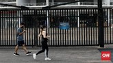 FOTO: PSBB Ketat Tak Halangi Warga Tetap Olahraga di GBK Warga kembali menyambangi kawasan Gelora Bung Karno (GBK) Senayan Jakarta, Minggu (27/9) pagi, meski masih dalam masa PSBB ketat.