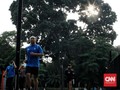 FOTO: PSBB Ketat Tak Halangi Warga Tetap Olahraga di GBK