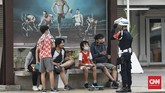 FOTO: PSBB Ketat Tak Halangi Warga Tetap Olahraga di GBK Warga kembali menyambangi kawasan Gelora Bung Karno (GBK) Senayan Jakarta, Minggu (27/9) pagi, meski masih dalam masa PSBB ketat.