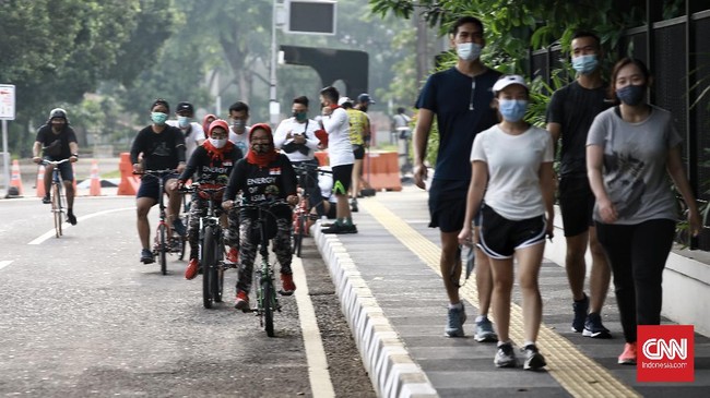 Peran itu bisa dilakukan setiap individu di lingkungan masyarakat, dengan patuh protokol kesehatan seperti memakai masker dobel, mencuci tangan, menjaga jarak.