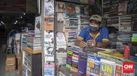 FOTO: Pasar Buku Kwitang Mencoba Bertahan di Tengah Pandemi