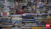 FOTO: Pasar Buku Kwitang Mencoba Bertahan di Tengah Pandemi Kondisi PSBB di Jakarta yang kembali diperketat dan kebijakan belajar online membuat omzet pedangan buku Kwitang semakin suram.