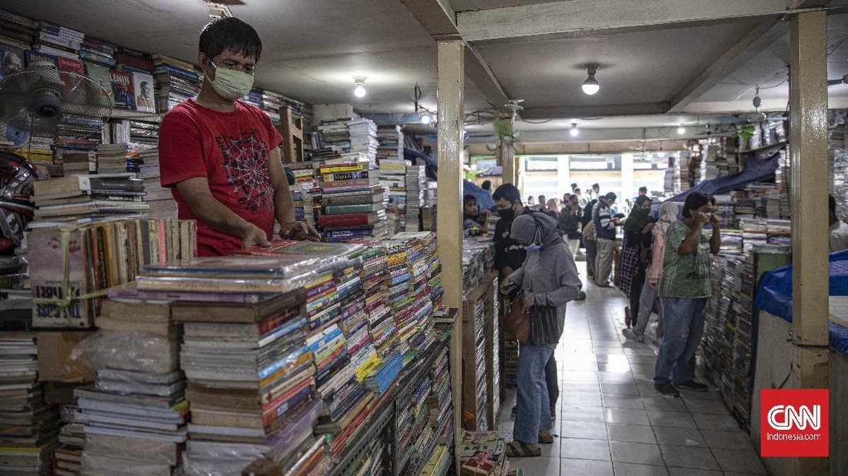 FOTO: Pasar Buku Kwitang Mencoba Bertahan di Tengah Pandemi
