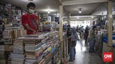 FOTO: Pasar Buku Kwitang Mencoba Bertahan di Tengah Pandemi Kondisi PSBB di Jakarta yang kembali diperketat dan kebijakan belajar online membuat omzet pedangan buku Kwitang semakin suram.