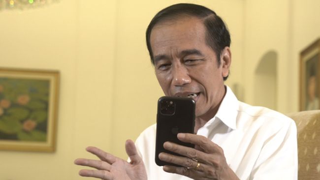 Jokowi Pesan 329,5 Juta Vaksin Corona untuk Indonesia Presiden Jokowi menargetkan mendatangkan hingga 426 juta dosis vaksin corona yang akan digunakan untuk vaksinasi massal terhadap 182 juta penduduk.