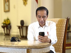 Perawat RS di Surabaya Cerita ke Jokowi: Pasien Corona Menurun