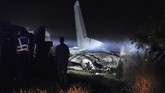 FOTO: Puing Tragedi Pesawat Latihan Militer Jatuh di Ukraina Sedikitnya 22 orang termasuk taruna militer tewas dan dua lainnya terluka parah pada hari Jumat (25/9) ketika sebuah pesawat angkatan udara Ukraina jatuh.