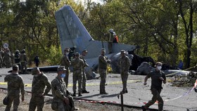 FOTO: Puing Tragedi Pesawat Latihan Militer Jatuh di Ukraina