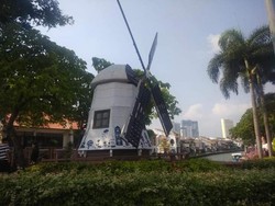 Foto: Taman Cantik di Tepian Sungai Melaka