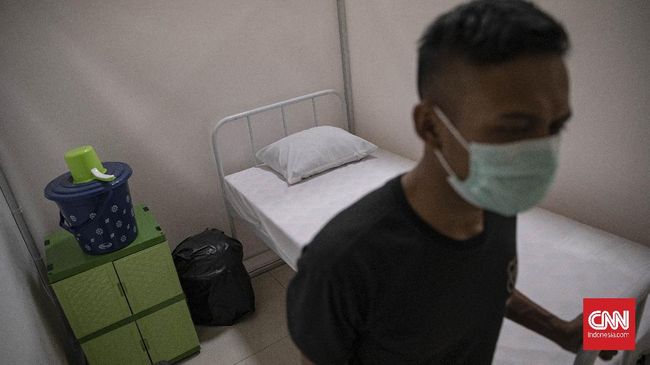 Gejala Corona atau Covid-19 tidak lagi hanya sekadar demam, batuk, dan sesak napas. Terdapat sejumlah gejala Corona terbaru yang harus kita waspadai.