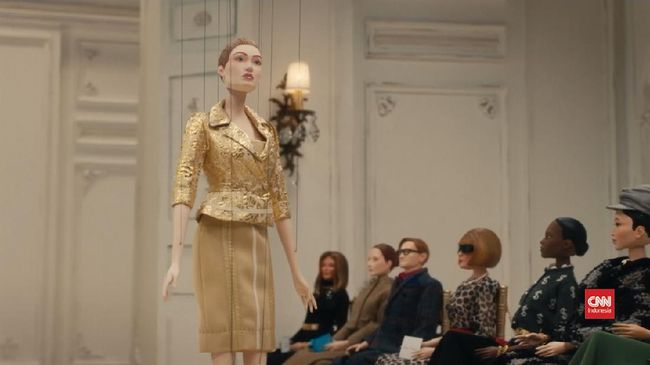 Tak kehabisan akal, label mode Moschino menjadikan boneka-boneka kecil sebagai model dari peragaan koleksi teranyarnya dalam Milan Fashion Week.
