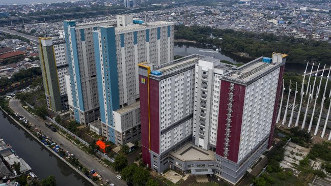 Sebanyak 16 taruna STIP Jakarta positif Covid-19 dengan gejala ringan. Mereka kini menjalani karantina mandiri di Tower 5 RS Wisma Atlet.