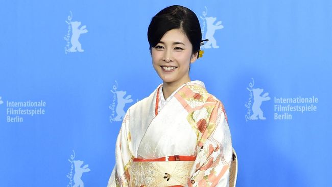Aktris Jepang Yuko Takeuchi meninggal dunia diduga akibat bunuh diri, Minggu (27/9).