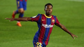 Ansu Fati Kalahkan Rekor Messi di Barcelona